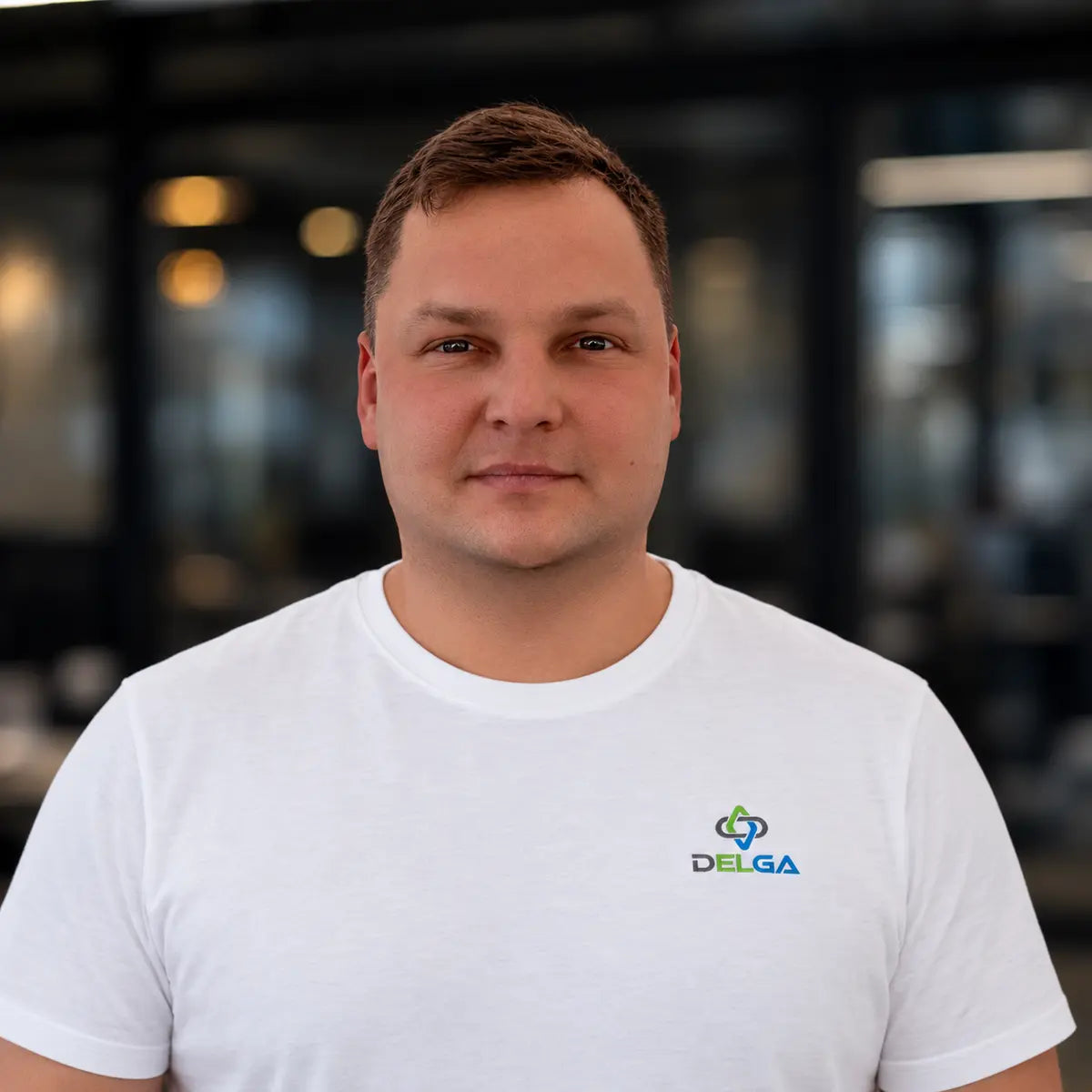 Mantas Burneckis, ansvarlig for deler, diagnostikk og elektriske reparasjoner hos Delga Verksted
